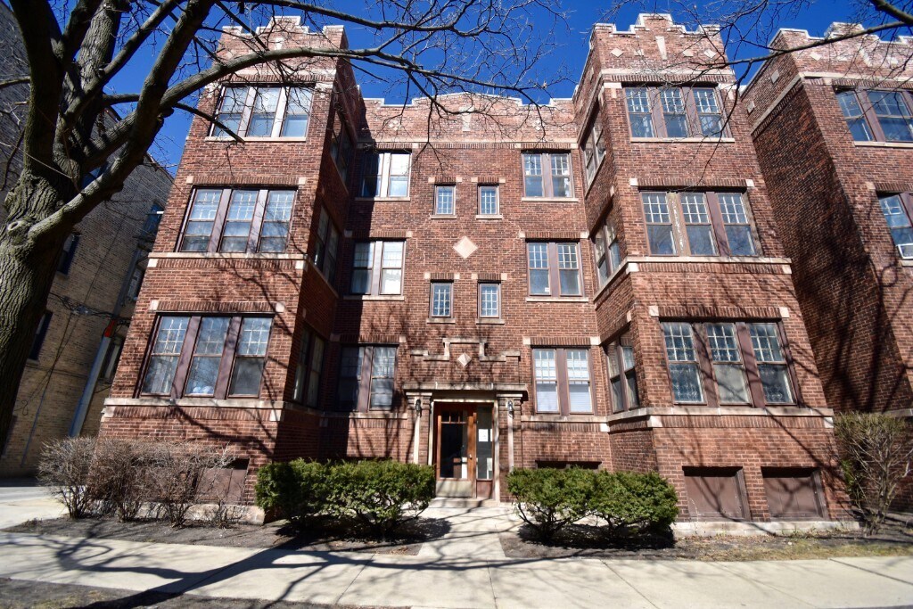 Primary Photo - 1544 W Arthur #3 - HUGE 1bd/1ba