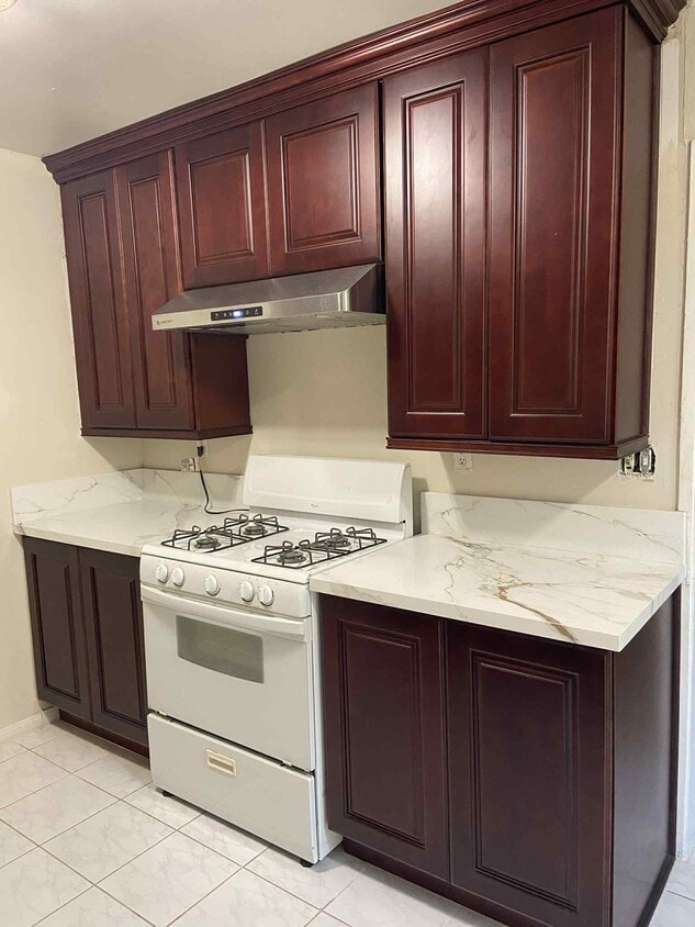 Foto principal - 4109 W 5th St