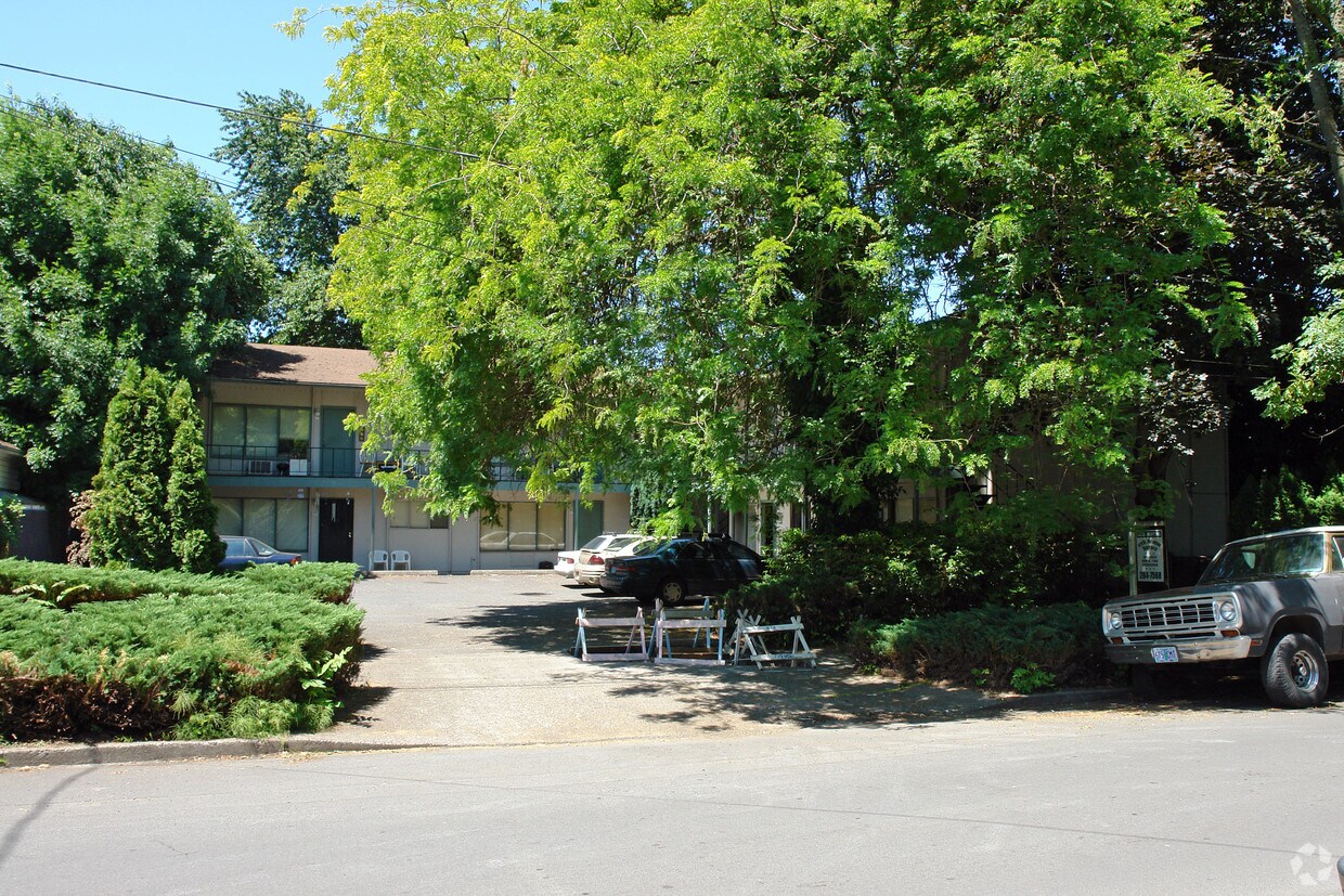 Building Photo - 27th Avenue Terrace