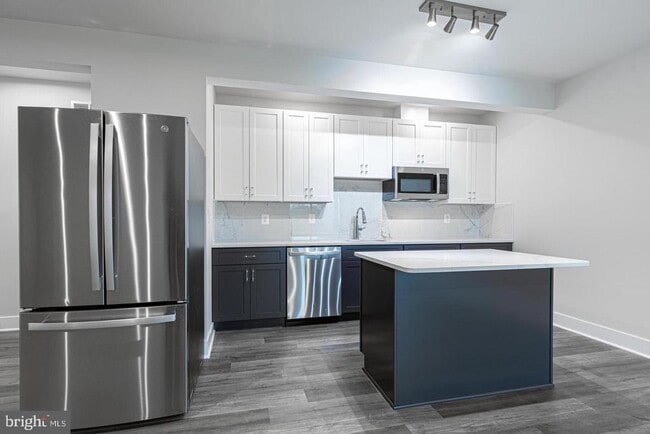 Building Photo - 941 Warlander Dr SW