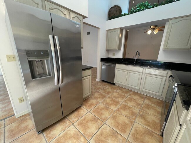Building Photo - ANNUAL RENTAL - 2 BED / 2 BATH VILLA AT REGENT PARK