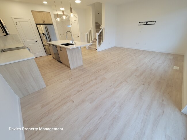 Building Photo - 16230-16219 19 Ave SW