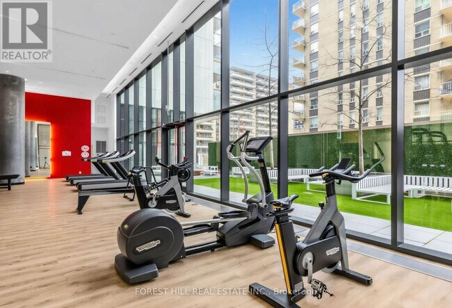 Photo du bâtiment - 185 Roehampton Ave