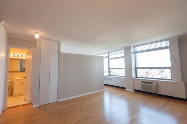 Building Photo - 1455 N Sandburg Ter
