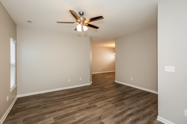 Building Photo - 7150 Parklake Pl