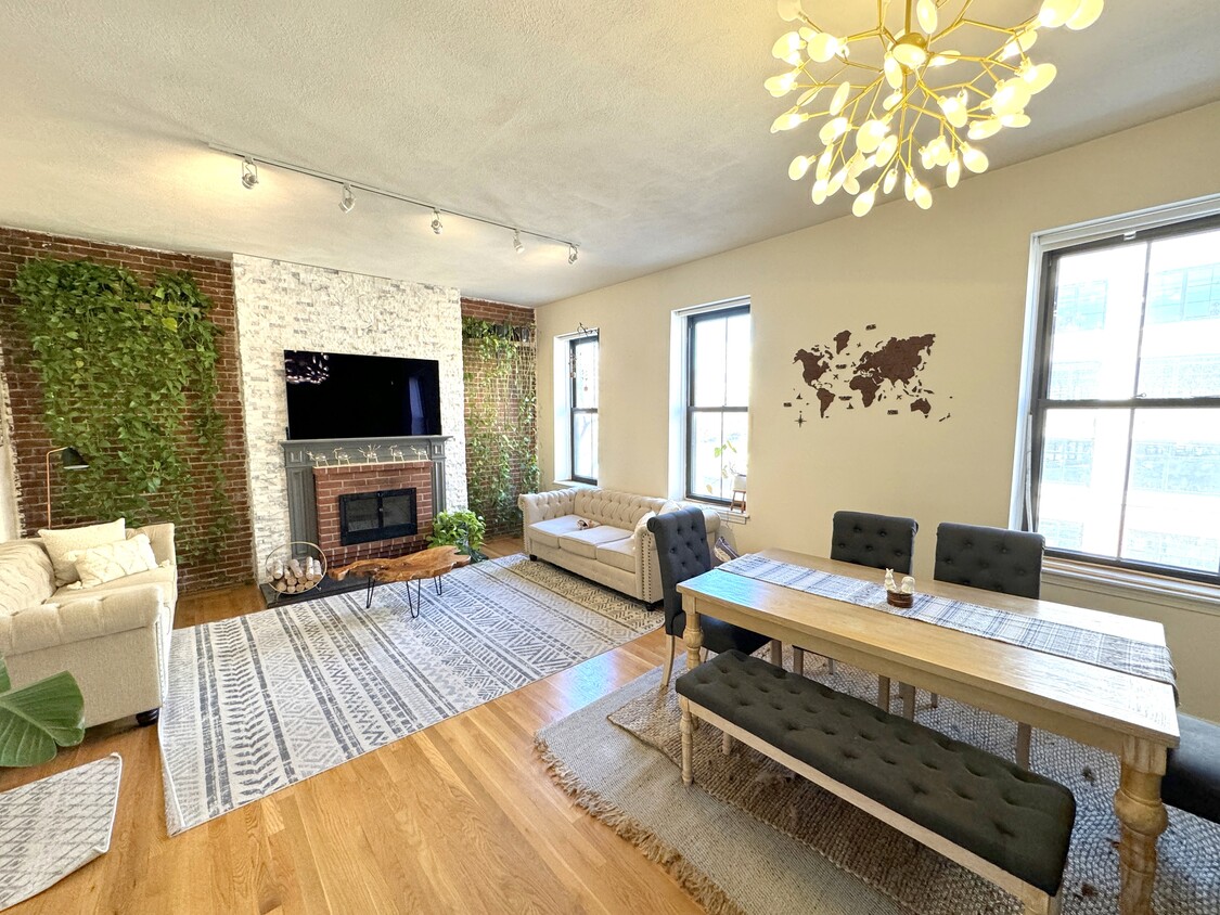 Primary Photo - 84 Berkeley St