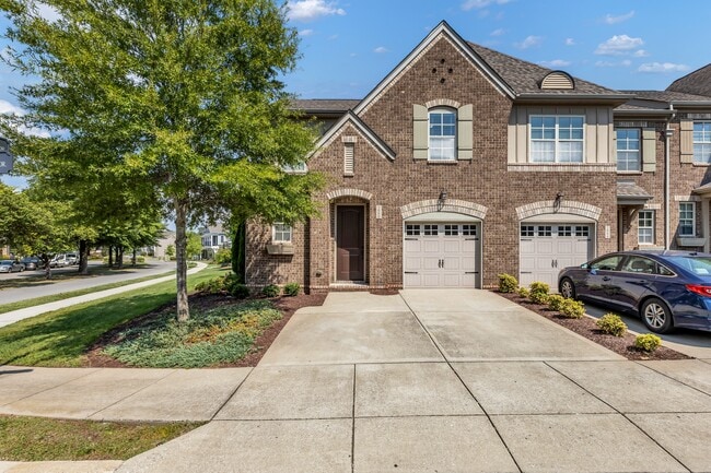 Front - 2000 Bungalow Dr