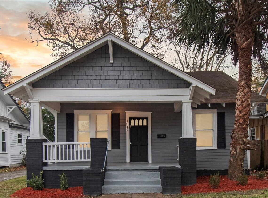 Primary Photo - Large Downtown 3BR/2BR House Walking Dista...