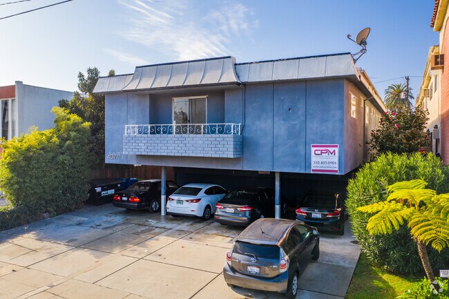 Foto principal - 4077 McLaughlin Ave