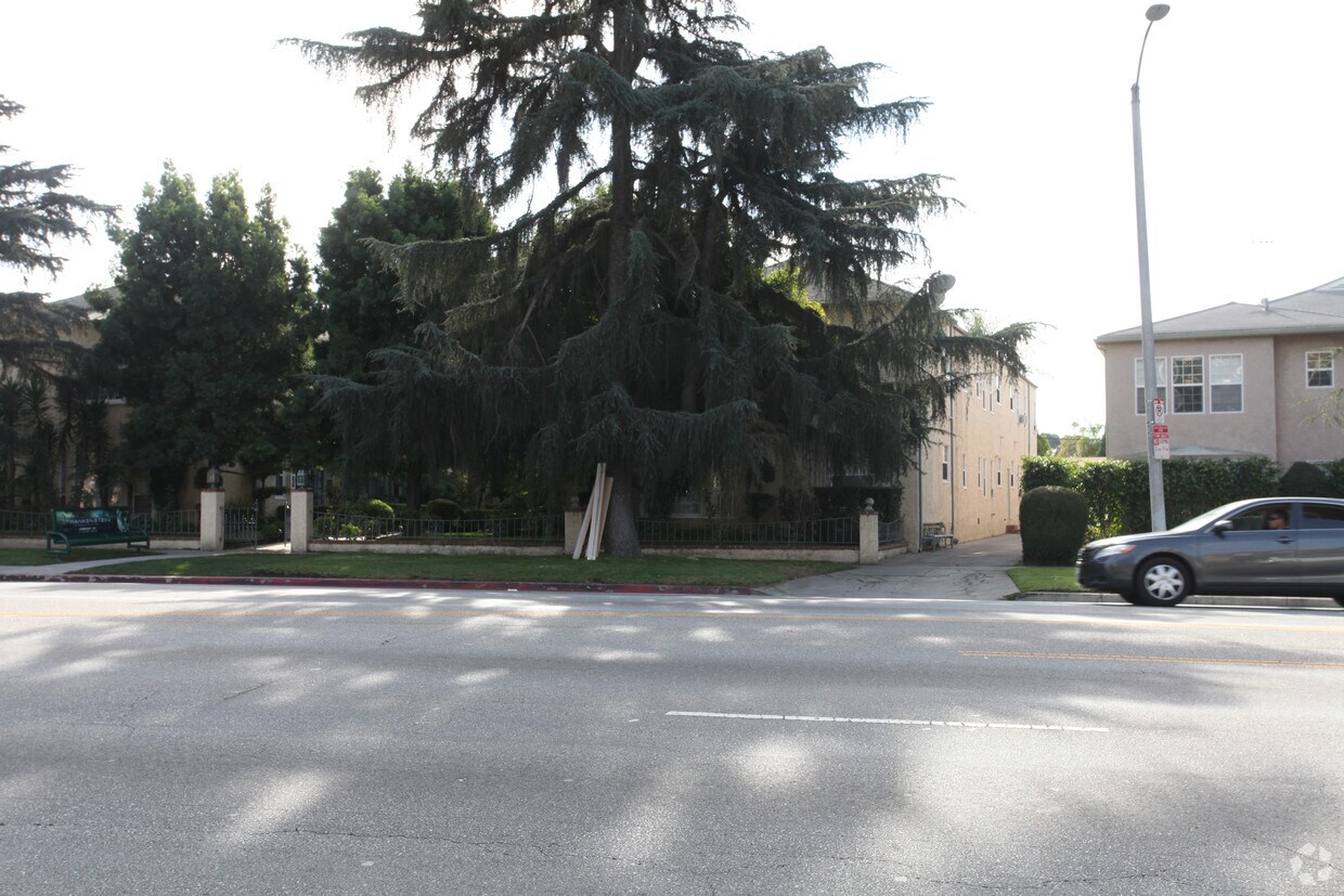 Building Photo - 4100 Los Feliz Blvd