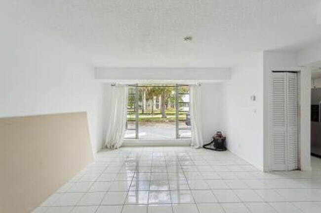 Foto del edificio - 17021 N BAY RD #706 SUNNY ISLES BEACH, FL 33160