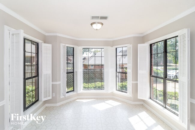 Building Photo - 8410 Walnut Tree Dr