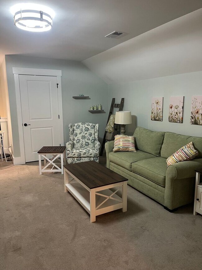 Foto del edificio - Furnished, Pet Friendly, Utilites included...