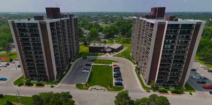 Building Photo - 9099 Riverside Dr E