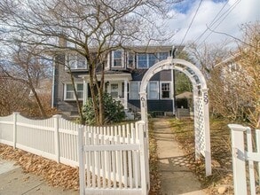 Building Photo - 59 Rowe St