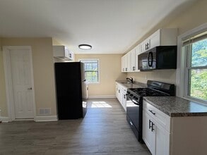 Building Photo - 428 3rd Ave