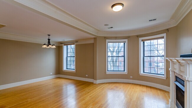Building Photo - 5037 S Michigan Ave