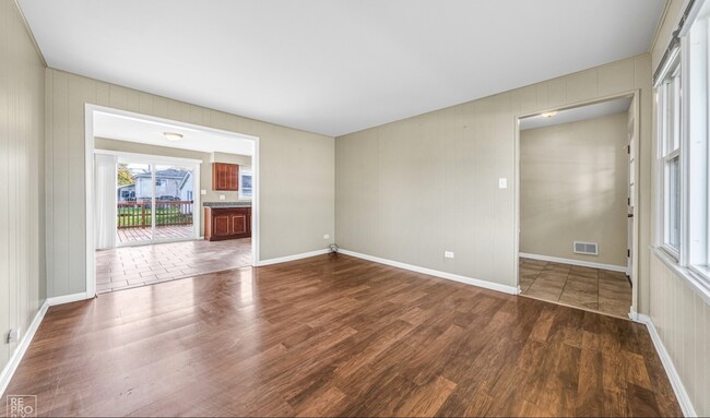 Dining room - 5413 138th St