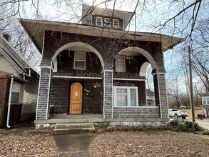 Building Photo - 1065 W 33rd St