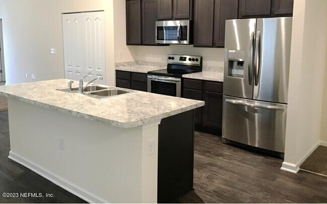 Foto del edificio - 8189 Meadow Walk Ln