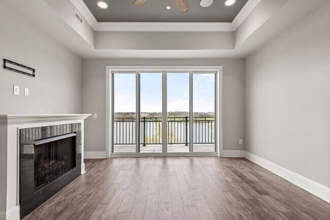 Foto del edificio - Lakefront Condo at Revery Point