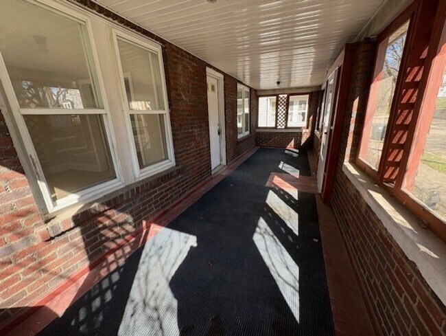 Foto del edificio - Newly Renovated 5-Bedroom Akron Home with Huge Deck + Fenced Yard