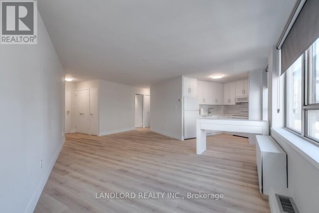 Building Photo - 270 Queens Quay W