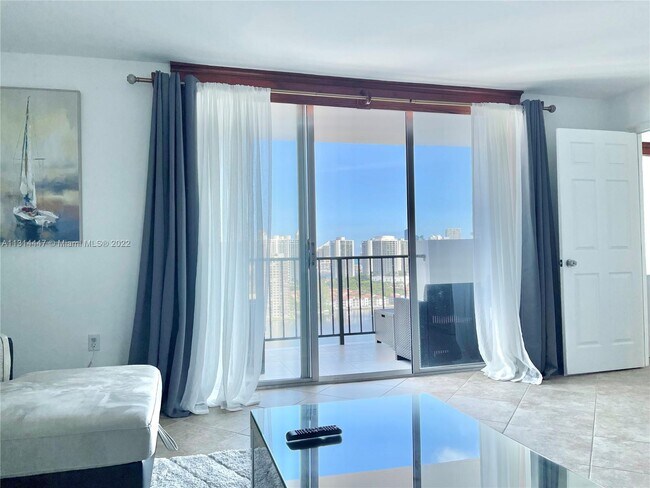 Foto del edificio - 2750 NE 183rd St