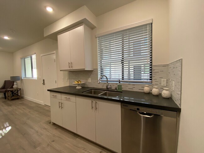 Kitchen - 18529 Calvert St