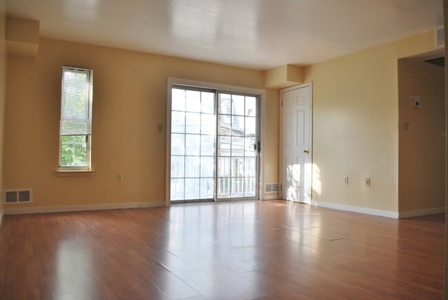 Foto del edificio - 771 Summer Ave