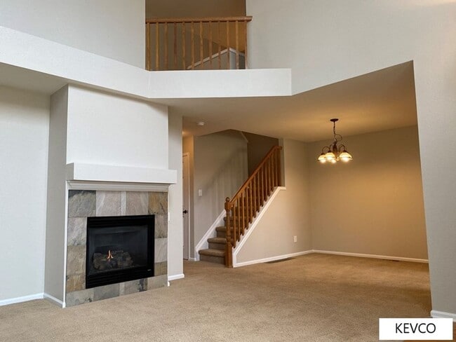 Building Photo - Bright, Comfortable Two Bedroom Townhouse!