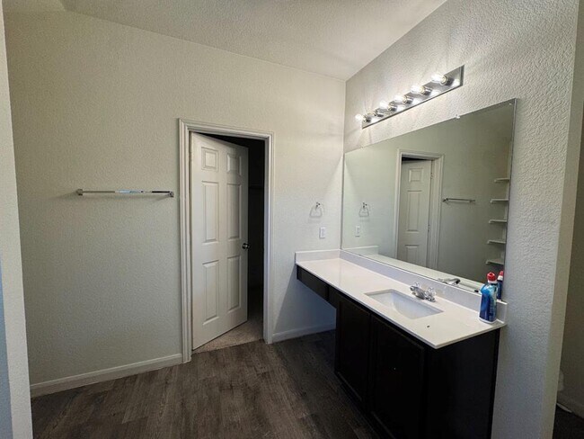 Building Photo - 376 Musgrav