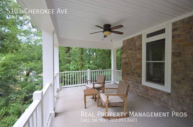 Building Photo - Gorgeous Custom Home in Alexandria- Surrou...