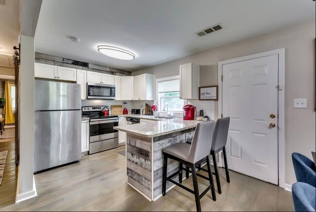 Photo - 1280 Kenilworth Dr SW House