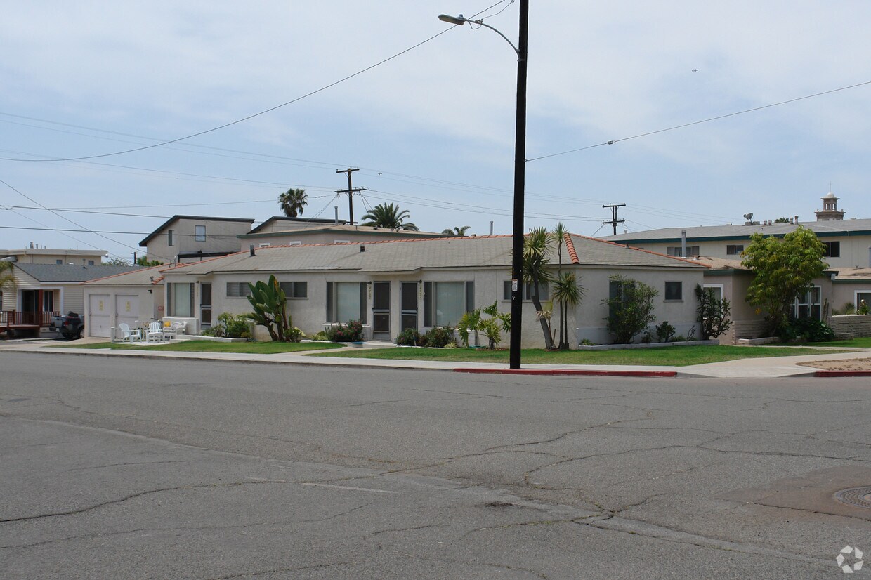 Primary Photo - 4730-4734 Dawes St