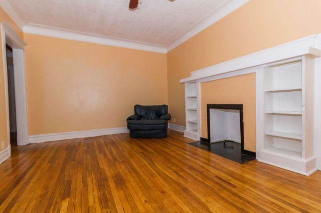 Interior Photo - 6022-24 S Eberhart Ave