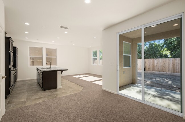 Building Photo - $1,995 Solar, Gated Community 3 Bedrooms, ...