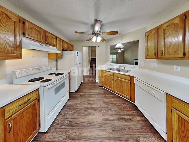 Building Photo - 9115 Merlot Lane