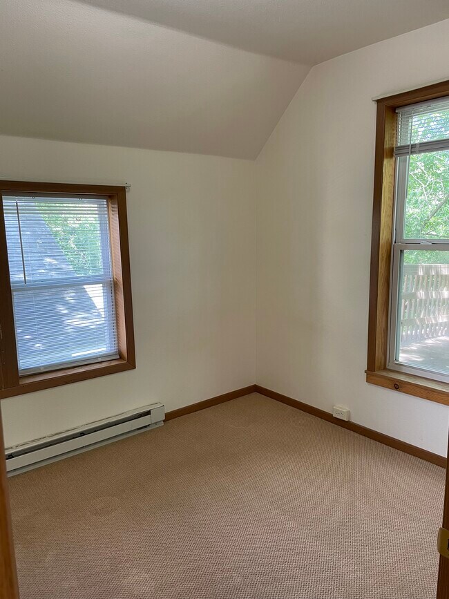 Dormitorio - 900 E Grand Ave