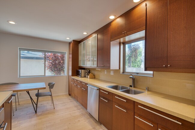 Cocina - 2137 Glencoe Ave