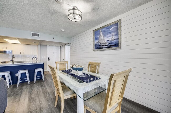 Foto del edificio - 10515 Front Beach Rd