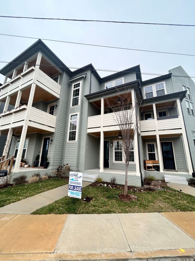Building Photo - Jefferson Heights 2 Bed | 2.5 Bath | 3 Sto...