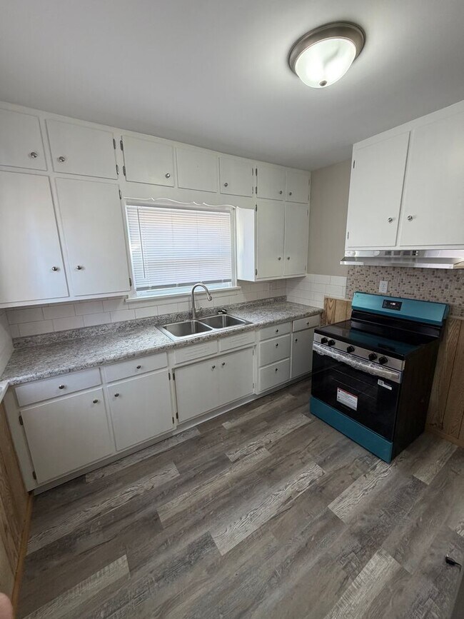 Foto del edificio - 3 Bedroom House - Rock Island