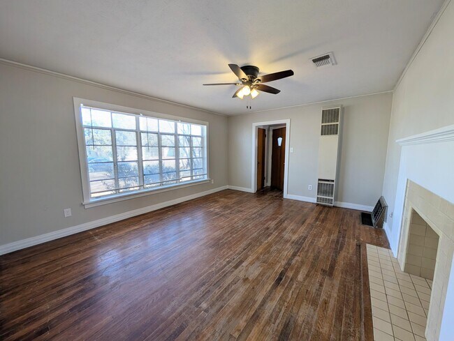 Building Photo - 2421 31st St