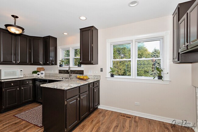 Building Photo - 652 Buckthorn Terrace
