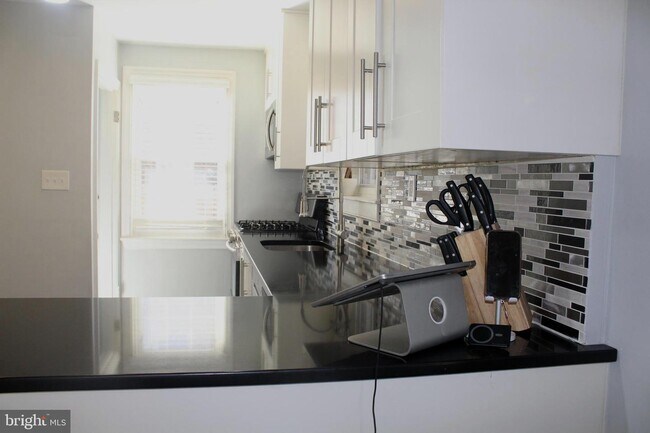 Foto del edificio - 1026 N Madison St