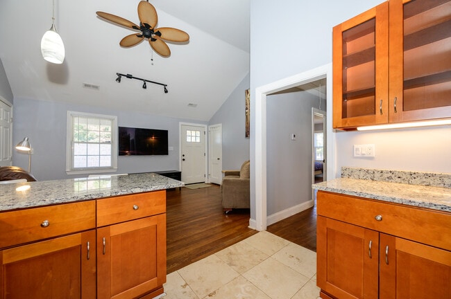 Diseño abierto de la encimera de la cocina - 2660 Roslyn Ave