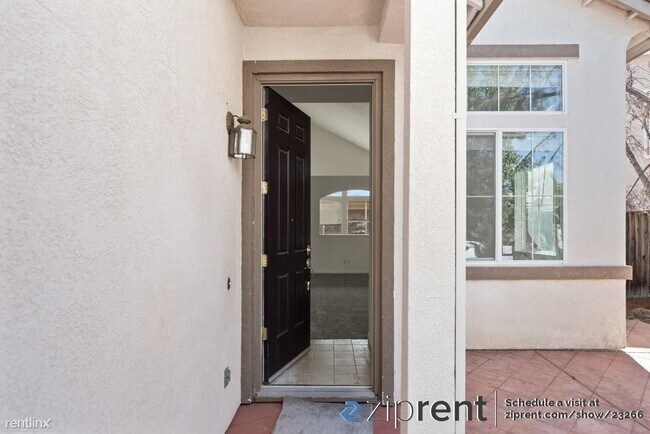 Building Photo - 4 br, 2.5 bath House - 1151 Santa Lucia Dr...