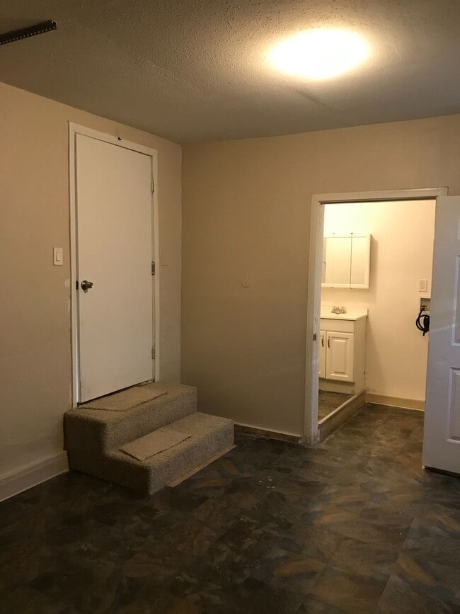 Photo - Aspen Ave - BLUE Apartment