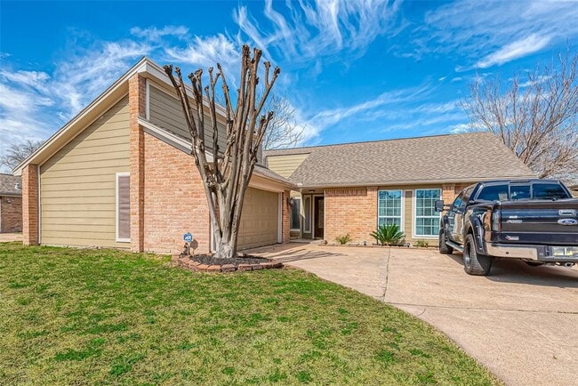 Building Photo - 13322 Pantano Dr